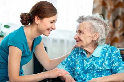 Záleží, jestli budeme seniory dost léčit a rehabilitovat, říká gerontoložka o plánu na připlácení za léčebny
