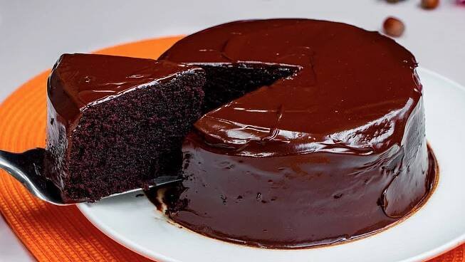 Čokoládový dortík z MIKROVLNKY: Nejlepší recept bez pečení, bez vajec i másla. Stačí 5 minut a je na stole!