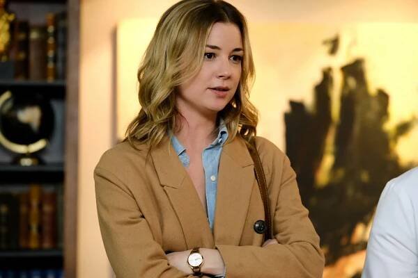 Doktoři - Úplné zatmění srdce - Z filmu - Emily VanCamp