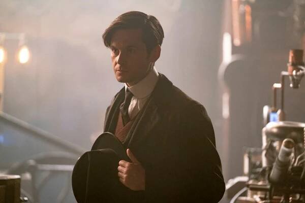 TV Tom Riley