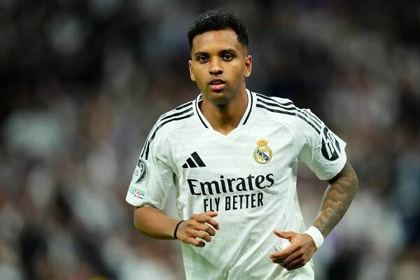 Rodrygo Goes, Real Madrid right winger, during a Champions League match.
