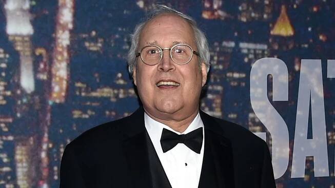 Chevy Chase enters rehab
