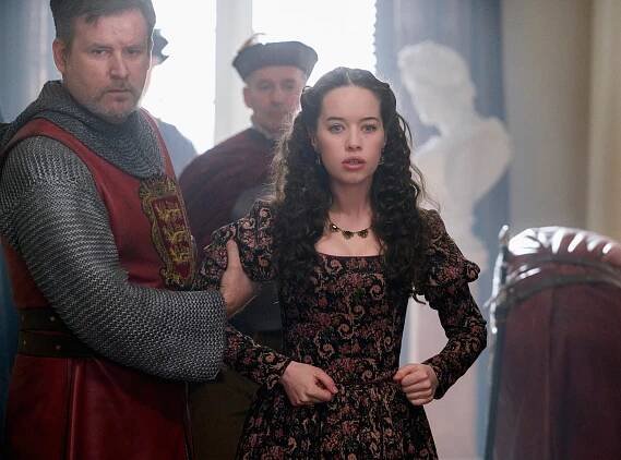 FOTO: Další velká role Anny Popplewell přišla se seriálem Království. – stránka 10