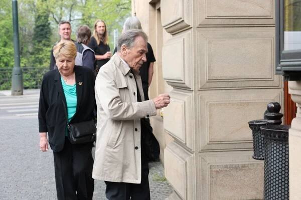 Kněz, který pohřbíval Švehlíka: Pan Alois mě pozval do hospody! Chtěl vědět, jak to chodí...