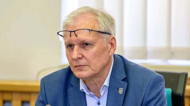 Chomutovský primátor Petrilák skončil. Vaz mu zlomilo obchodování s rouškami za covidu