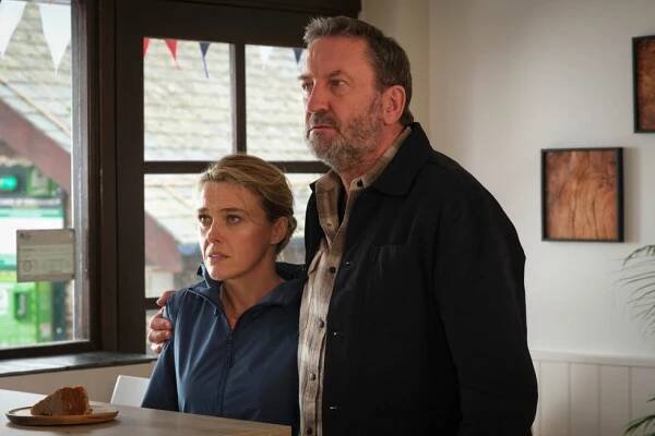 Sally Bretton, Lee Mack, Not Going Beyond Paradise Comic Relief