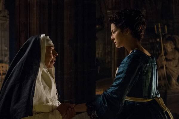 Cizinka - Pikle a úklady - Z filmu - Frances de la Tour, Caitríona Balfe