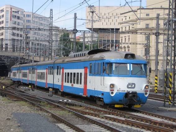 Elektrické jednotky 451 a 452 – Wikipédia