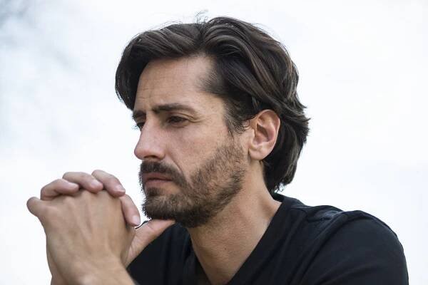 Dobré mravy - Krása si krásu zaslouží - Z filmu - Juan Diego Botto