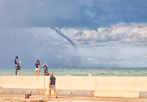 Spectacular central-eastern Mediterranean waterspouts - mid-July, 2014 » Severe Weather Europe