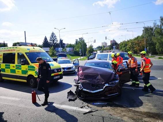 Vážná dopravní nehoda na křižovatce ulic Plaská, Studentská a Na Sudech | Krimi Plzeň