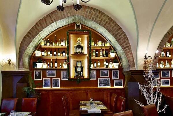 Restaurace a bary | Oliva Verde | Staroměstské náměstí, Praha 1