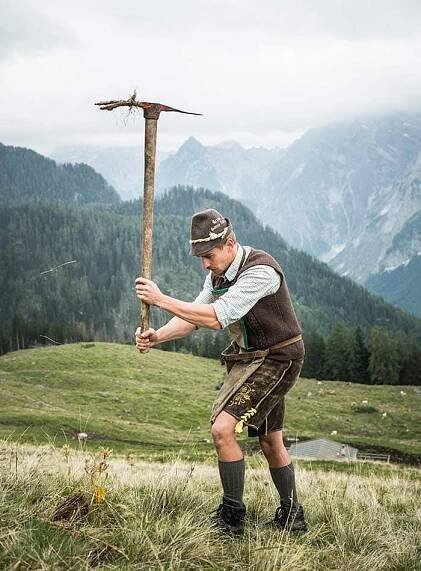 Enzianbrennerei Grassl in Berchtesgaden - Zeit lassen, Enzian Trinken!
