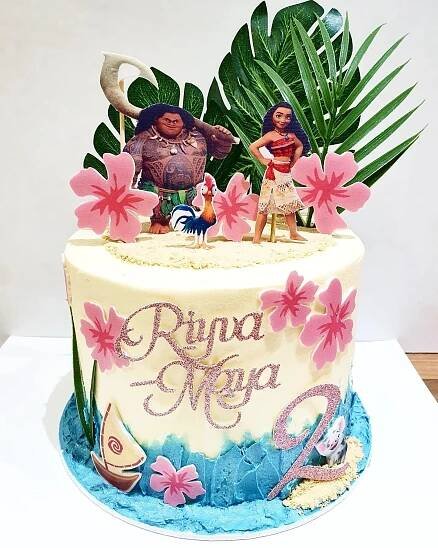 there is a cake decorated with the characters of moan and poka - poka