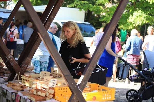 O farmářské trhy v Novém Městě na Moravě je velký zájem | Vysočina-news.cz
