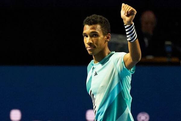 Auger-Aliassime v Basileji vyhrál reprízu loňského finále, Hurkacz útočí na Turnaj mistrů