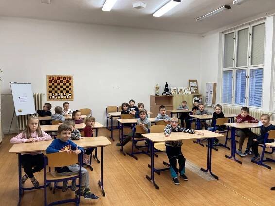 » Žáci ZŠ Josefa Gočára v Hradci Králové se seznamovali s profesí šachisty Královéhradecký krajský šachový svaz