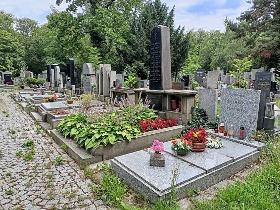 Místo posledního odpočinku: Bazary plní nabídka hrobů na pražských hřbitovech