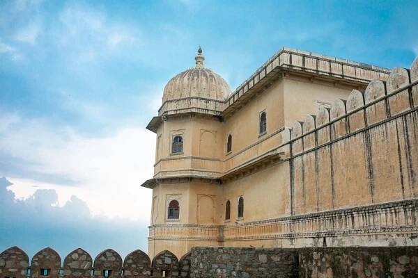 Udaipur to Kumbhalgarh Taxi Service with Price & Packages