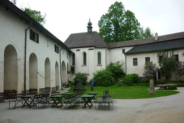 Hrad Roštejn - akce, otevírací doba, vstupné, ubytování, foto, prohlídky, počasí