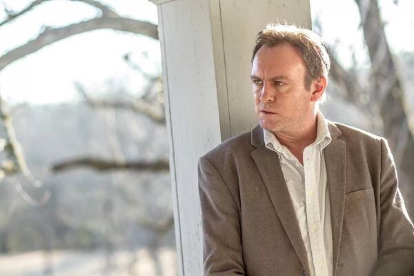 Outcast - A Darkness Surrounds Him - Z filmu - Philip Glenister