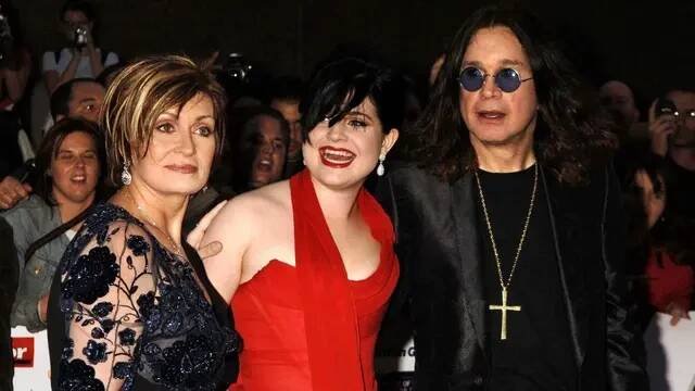 Matka Sharon, Kelly a její otec Ozzy. Divoká rodina, která se nebála drog.