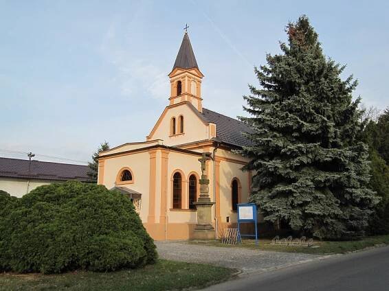 Soubor:Otrokovice-Kvítkovice, kříž u kostela.jpg – Wikipedie