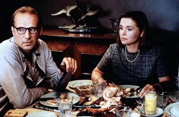 Betonová zahrada - Z filmu - Hanns Zischler, Sinéad Cusack