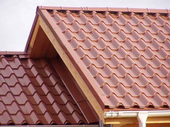 Střešní materiály (151 fotografií): nápady-2018 a příklady zastřešení domů, oblíbené značky zastřešení a způsoby pokládky