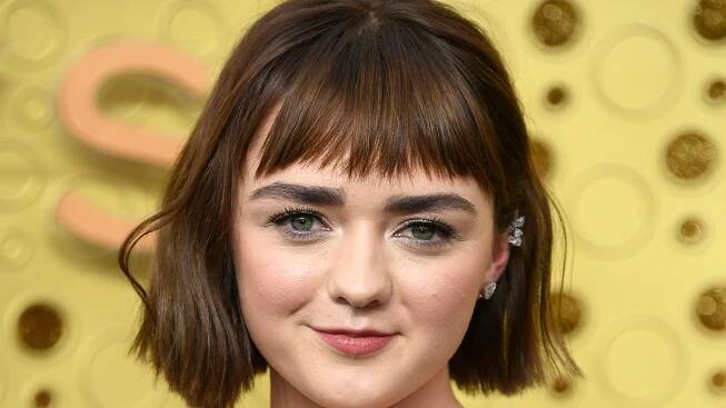Maisie Williams Looks Like a Different Person With Bleached Blonde Hair and Eyebrows