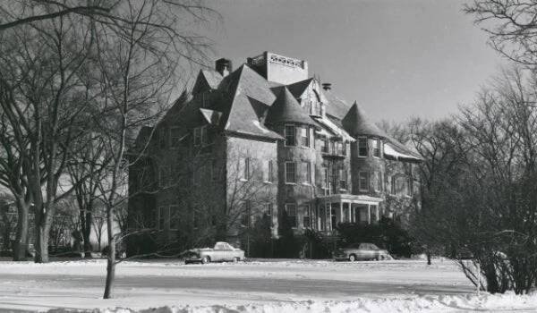 A picture of Davis Hall on a snowy day in 1950
