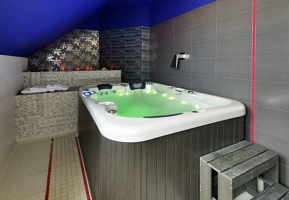 Wellness balíček s ubytováním, vínem a snídaněmi od 3 400 Kč Zlobice Wellness penzion Kroměříž - Zlobice • Firmy.cz
