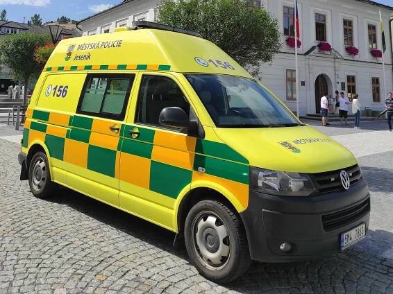 Jeseník si pochvaluje nový vůz na odvoz opilců. Tímto jedou 90 km na záchytku