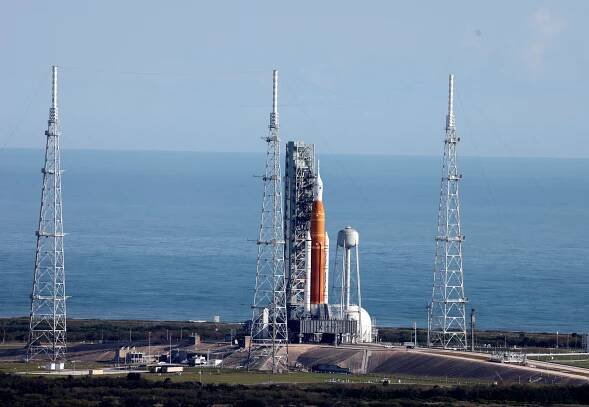 Raketa Space Launch System s modulem Orion,.. | iROZHLAS - spolehlivé zprávy