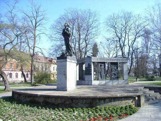 Soubor:Mistr Jan Hus-pomník.jpg – Wikipedie