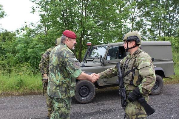 Generálporučík Aleš Opata přijel zkontrolovat průběh přípravy vojáků
