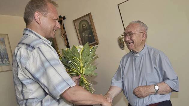 Bývalý hustopečský děkan Fišer oslavil devadesátku
