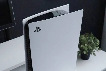PlayStation 5 bylo téměř nemožné najít, když byla uvedena na trh v roce 2020, protože nedostatek zásob zasáhl každého prodejce okamžitě po doplnění zásob. To už však neplatí a PS5 je nyní snadno dostupné, kam se podíváte. Jednou z nejužitečnějších funkcí PS5 je zpětná kompatibilita s PS4 —...