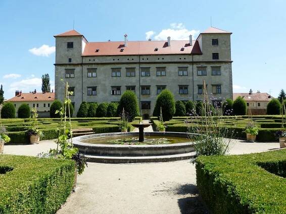 Fotky - Bučovice - zámek/zámecká zahrada - 07.07.2023