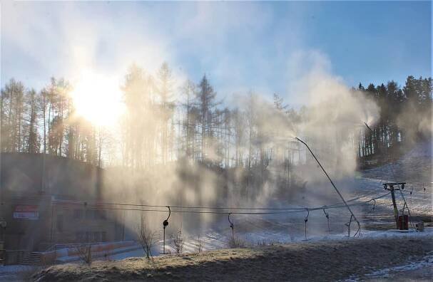 FOTO: Skiareál v Nové Pace chystá sezonu. V pondělí tady začnou zasněžovat