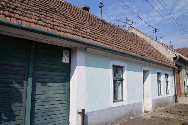 Čtyři milovnice folkloru založily nadační fond Moravská krása. Chtějí rekonstruovat sto padesát let starý domek v Charvátské Nové Vsi a přebudovat ho na muzeum a komunitní centrum.