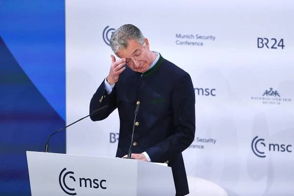 8 měsíců do voleb: Pláč nad rozpadem vztahů s USA...