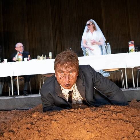 ‘Hamlet’ Review: A Dirt-Eating Danish Prince, Born to Be Wild