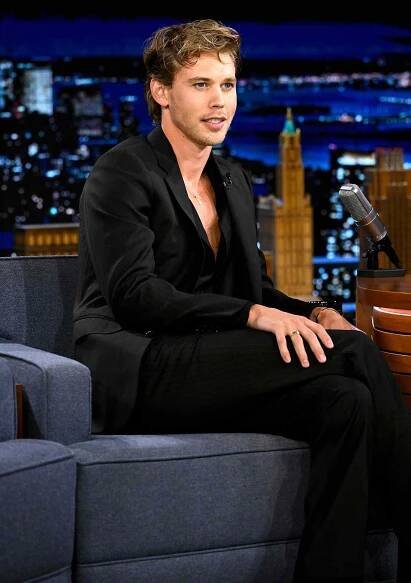 'Elvis' Star Austin Butler Rocks His Best Impressions of Presley and Says the Role 'Blows My Mind'