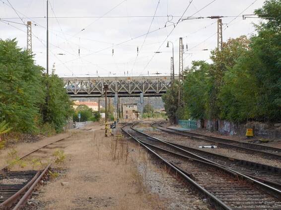 Soubor:Praha-Holešovice zastávka, k zastávce.jpg