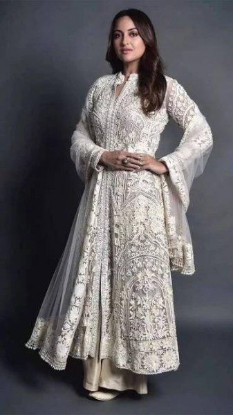 Sonakshi Sinha captivates in stunning ethnic ensembles