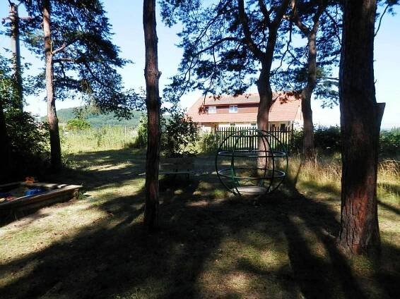 dětské hřiště v lese naproti domu - apartmán k pronájmu Srbsko - foto 10