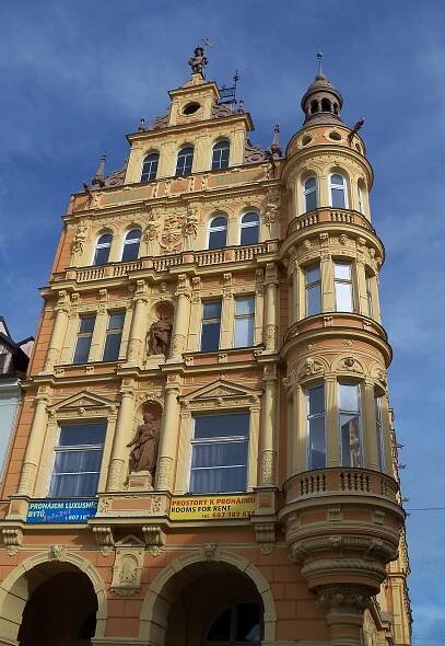 Soubor:ČB, palác Včela.jpg – Wikipedie