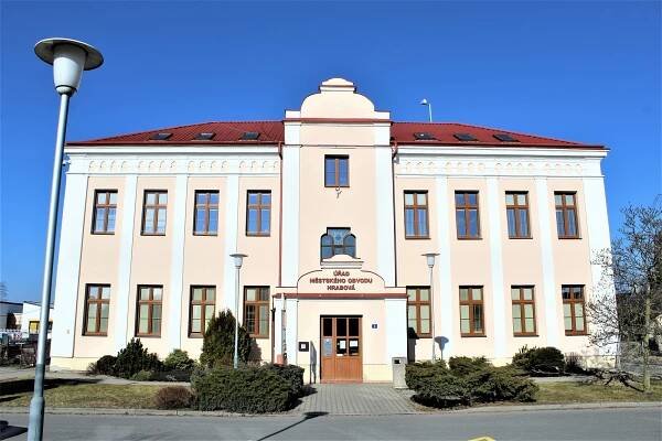 Ostrava-Hrabová: Stavba kulturáku finišuje, v případě školky mluví o zázraku