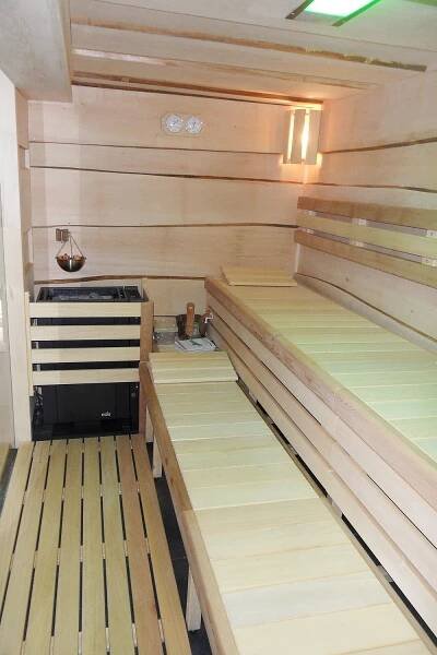 Bio sauna Avalon: sklo a dřevp z prastaré lípy | SaunaSystem